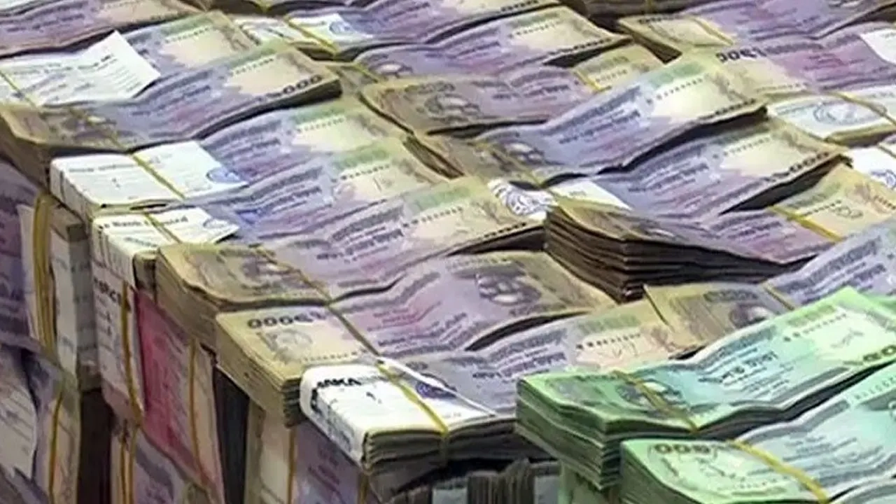 হাসিনার পতনের সময় ঋণ ছিল ১৮ লাখ ৩৫ হাজার কোটি, বর্তমানের ২৪ লাখ কোটি টাকা