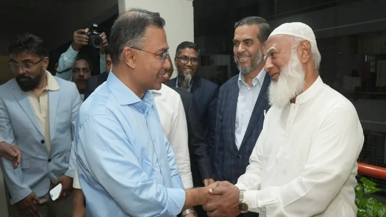 সৌজন্য সাক্ষাতের পর তারেক রহমানকে বিদায় জানান ডা. শফিকুর রহমান