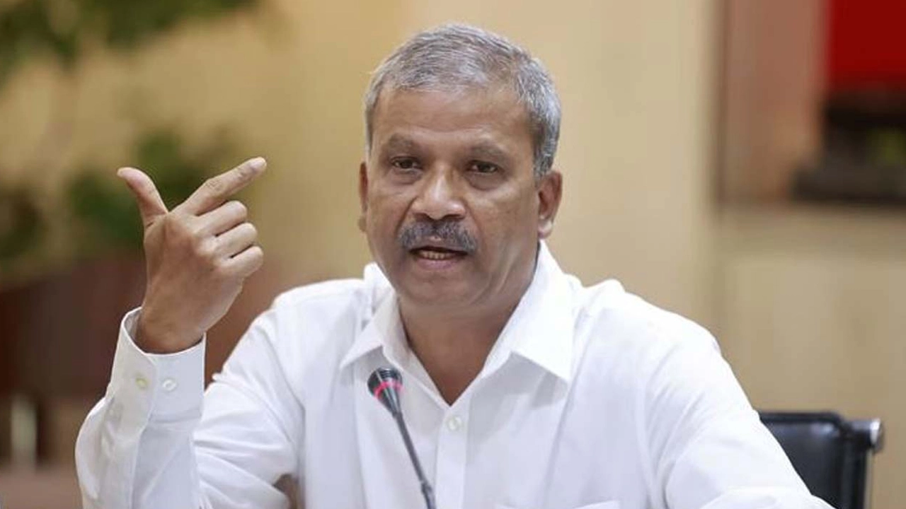 আসিফ নজরুল কি করেছে, জানালেন নিজেই 