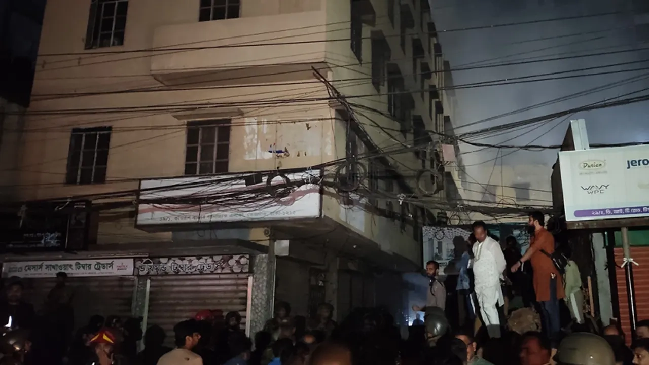 কারওয়ান বাজারের আগুন নিয়ন্ত্রণে