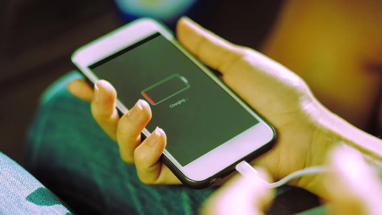 ফোনের চার্জ বাঁচাতে যে নিয়ম মানা জরুরি 