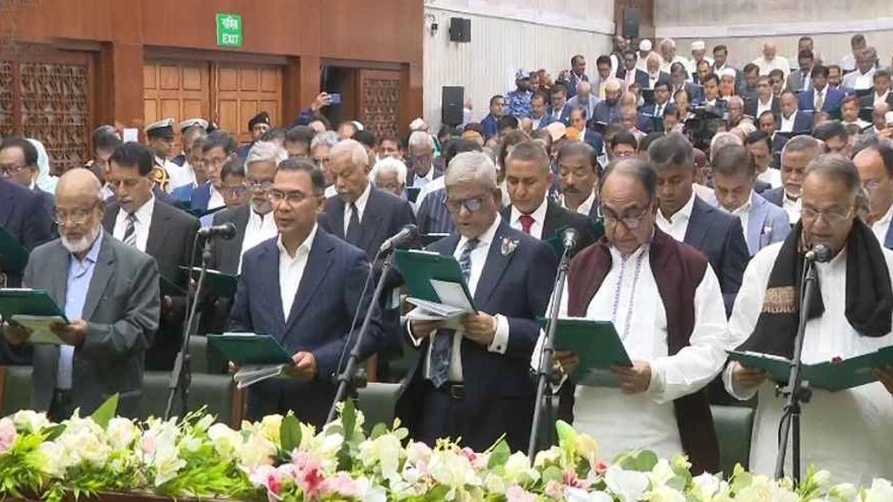 শপথ নিলেন বিএনপির নবনির্বাচিত এমপিরা