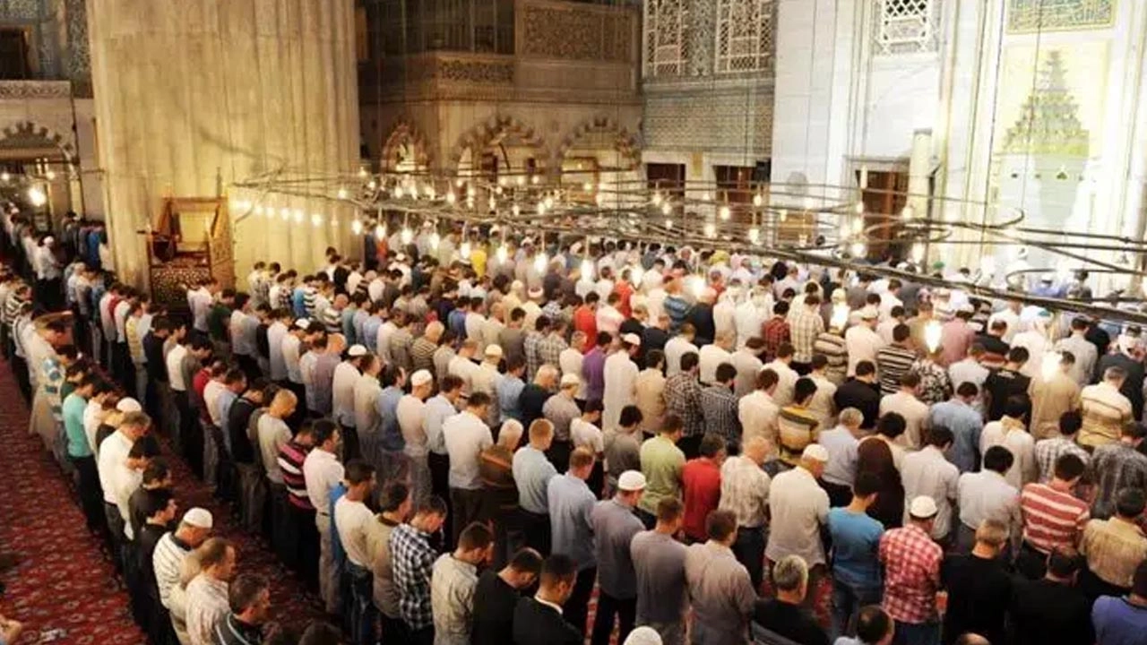 সব মসজিদে একই পদ্ধতিতে খতম তারাবিহ পড়ার আহ্বান 