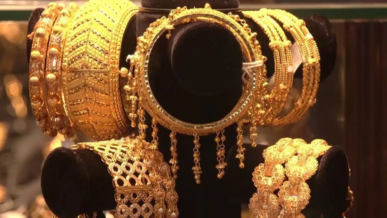 দেশে স্বর্ণের দামে বড় পতন