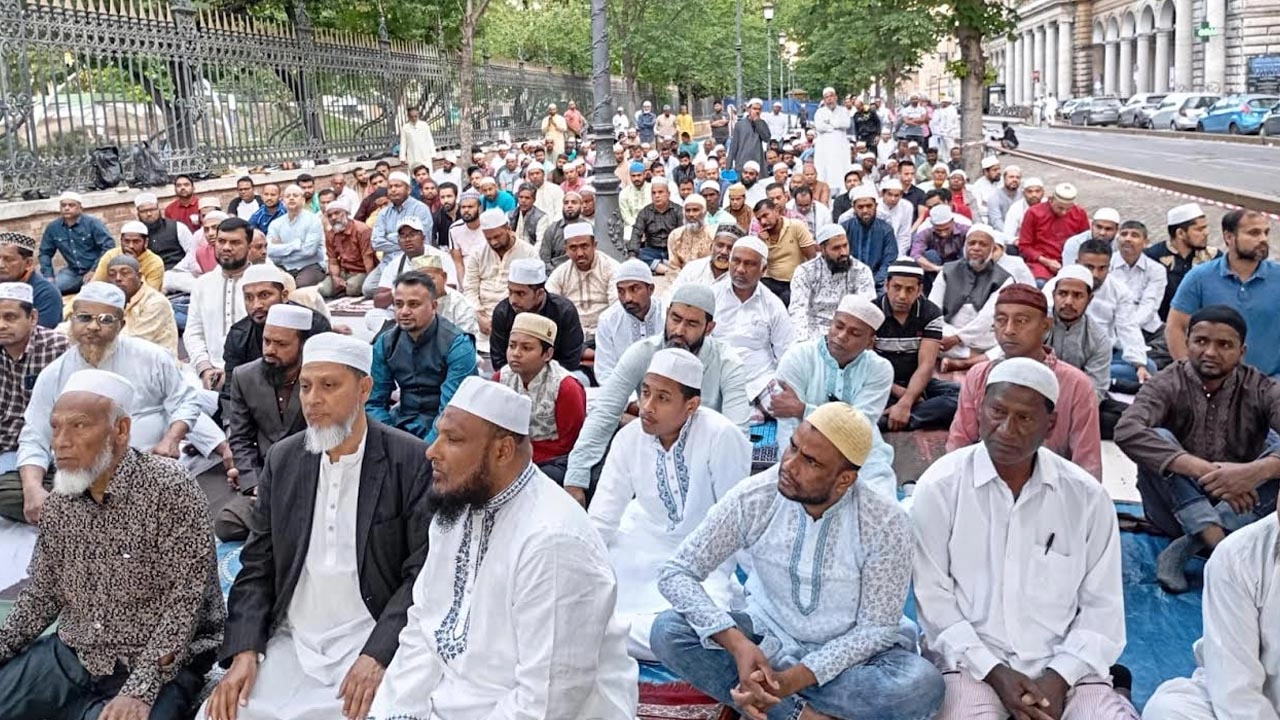 ইতালিতে বসবাসরত মুসল্লিরা