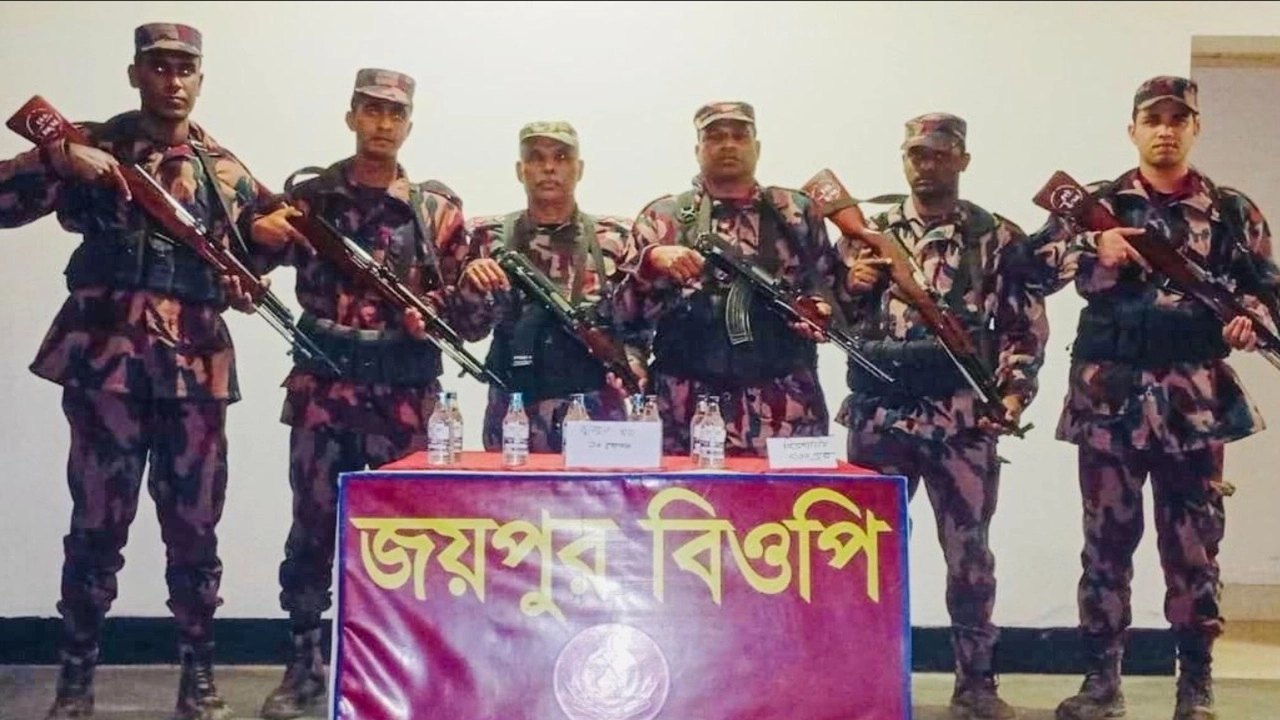 ভারতীয় সীমান্তে বিপুল পরিমান মাদক ও চোরাচালানী মালামাল জব্দ করল বিজিবি