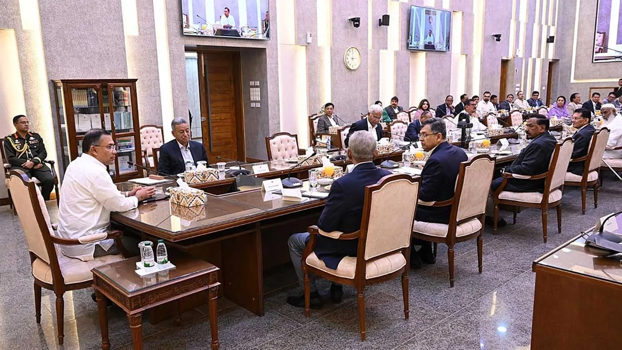 প্রধানমন্ত্রী তারেক রহমানের নেতৃত্বাধীন নতুন মন্ত্রিসভার বৈঠক