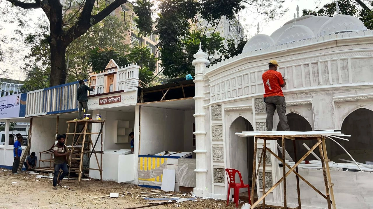 অমর একুশে বইমেলা ঘিরে শেষ মুহুর্তের প্রস্তুতি চলছে