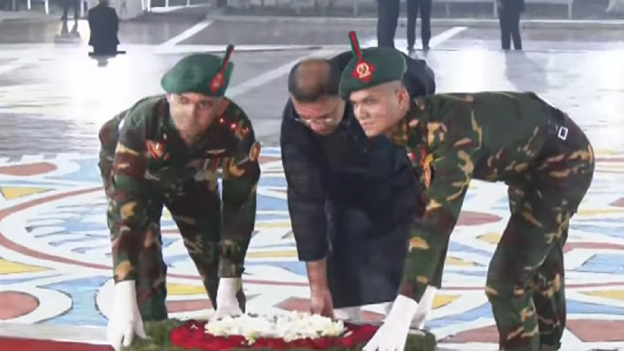 ভাষা শহীদদের প্রতি শ্রদ্ধা জানালেন প্রধানমন্ত্রী