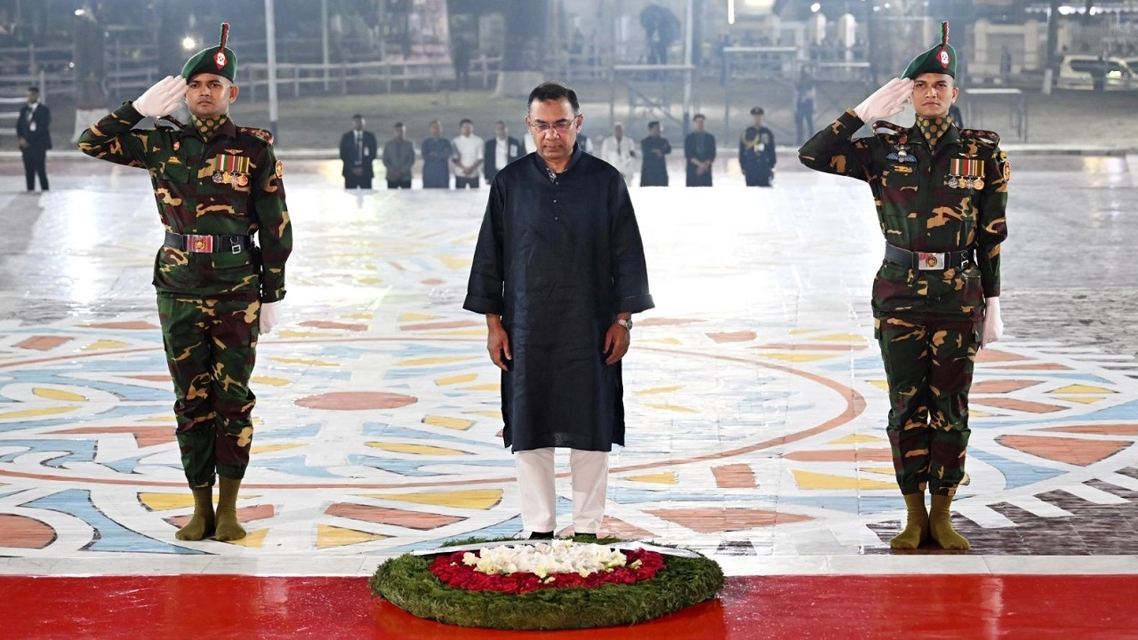 ভাষা শহিদদের প্রতি শ্রদ্ধা জানাচ্ছেন প্রধানমন্ত্রী তারেক রহমান