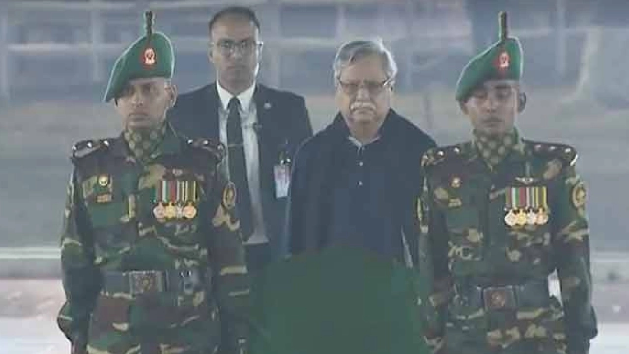 কেন্দ্রীয় শহীদ মিনারে রাষ্ট্রপতির শ্রদ্ধা