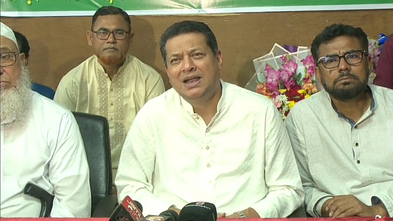 গৃহায়ন ও গণপূর্তমন্ত্রী ও কুমিল্লা–৮ আসনের সংসদ সদস্য জাকারিয়া তাহের সুমন