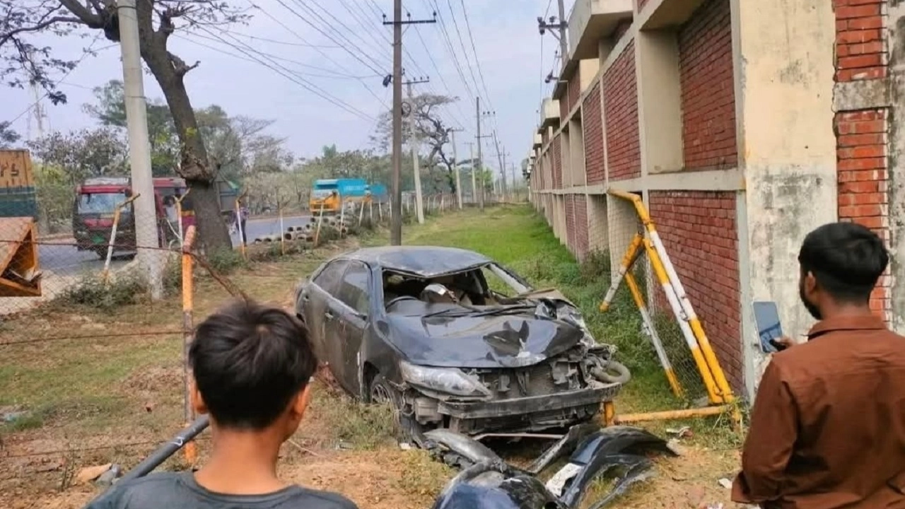 সীতাকুণ্ডে প্রাইভেটকারের ধাক্কায় যুবক নিহত 