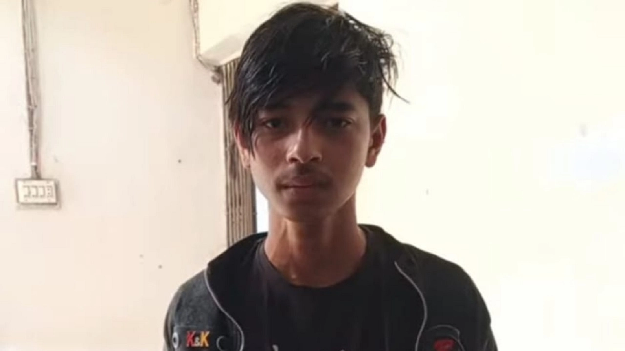 নিজের ছেলেকে পুলিশের হাতে তুলে দিলেন বাবা