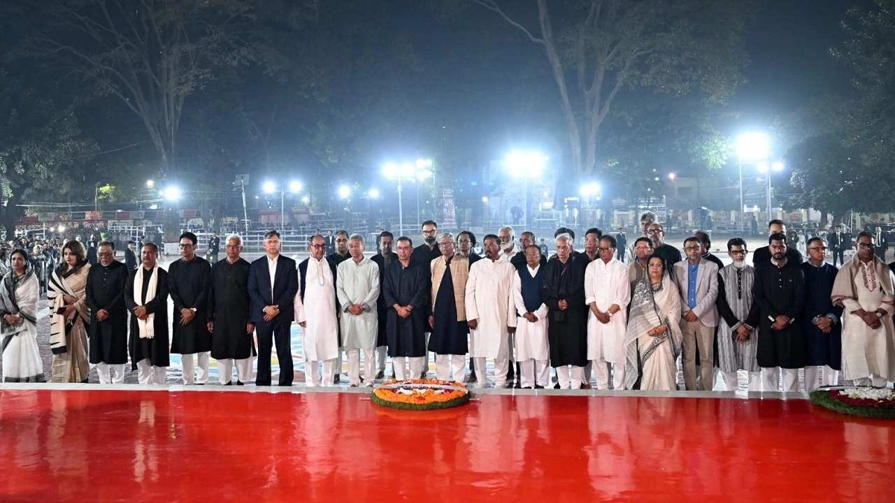 বিএনপির শ্রদ্ধা নিবেদন