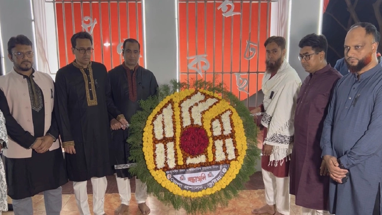 কেন্দ্রীয় শহীদ মিনারে শ্রদ্ধা নিবেদন