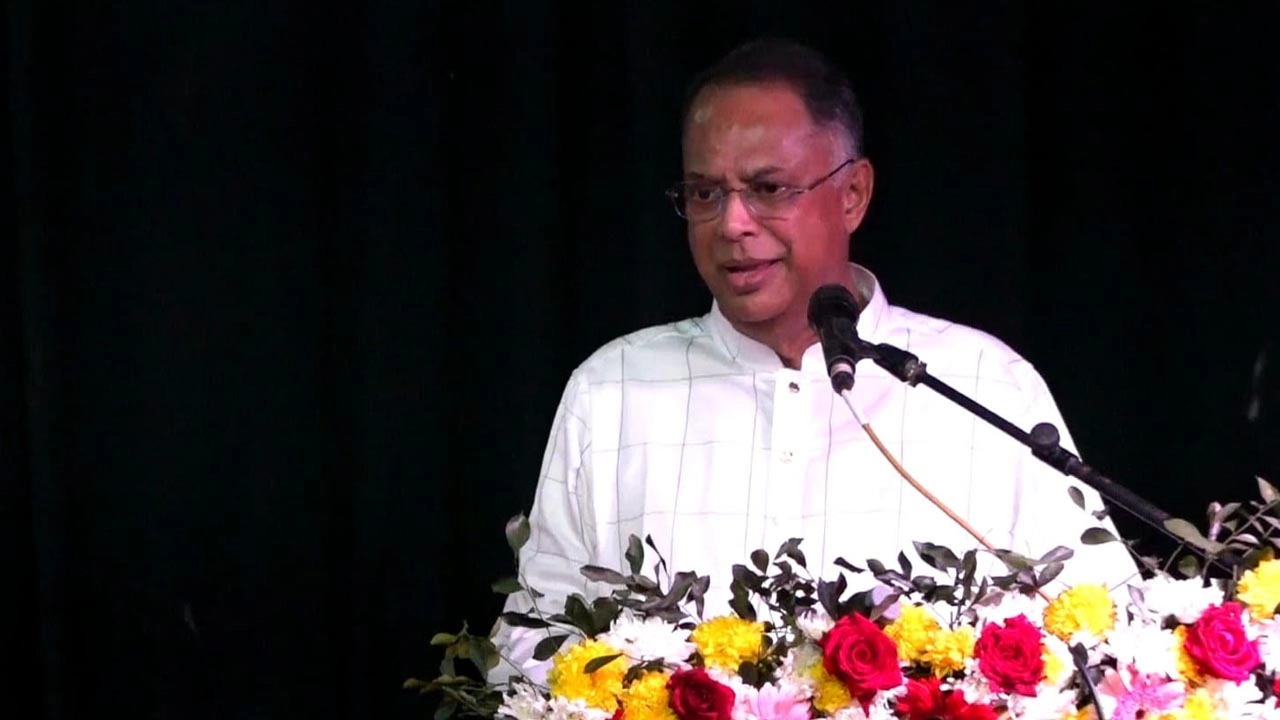 বক্তব্য দিচ্ছেন বিদ্যুৎ, জ্বালানী ও খনিজ সম্পদ মন্ত্রী ইকবাল হাসান মাহমুদ টুকু