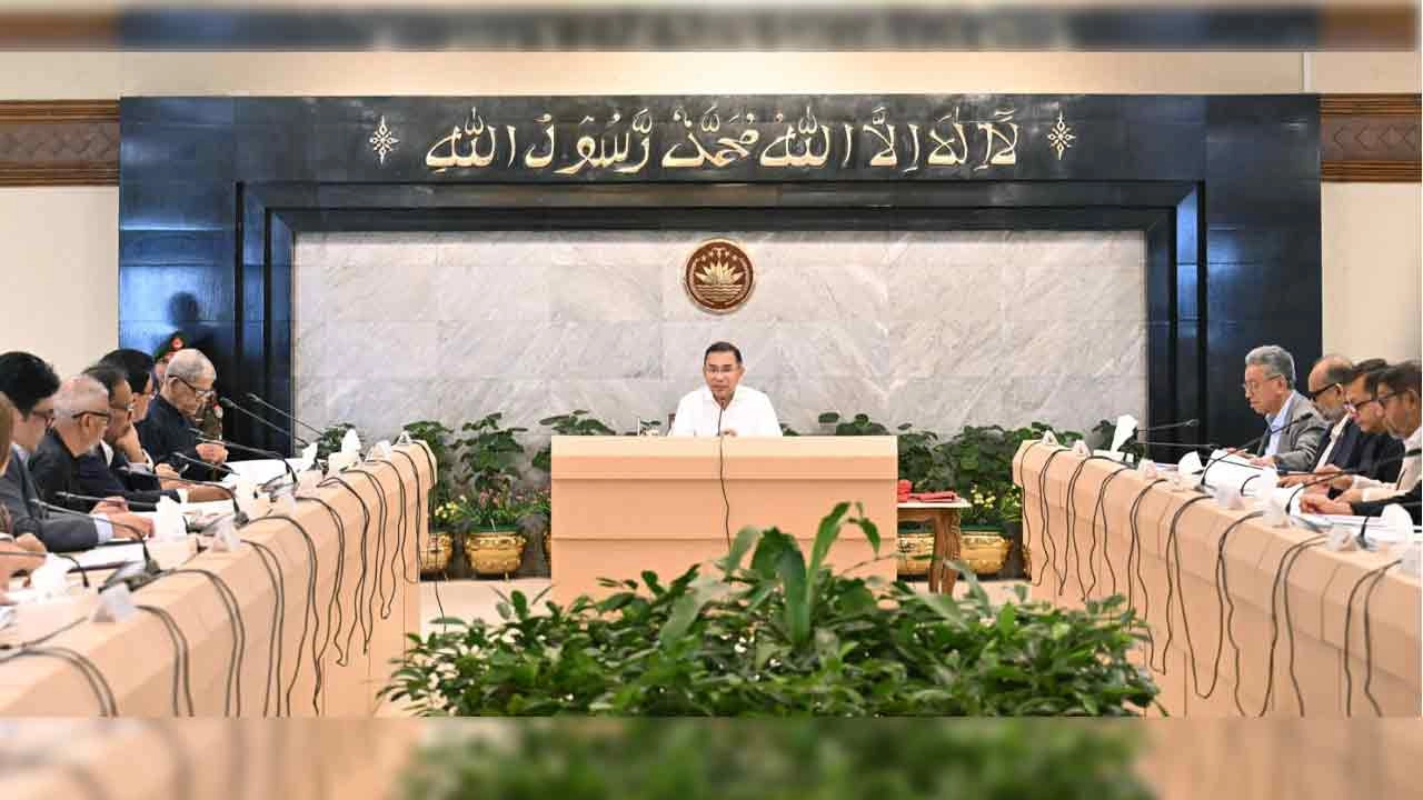 প্রধানমন্ত্রী তারেক রহমান আজ ঢাকায় তেজগাঁওয়ে তাঁর কার্যালয়ে 'আনন্দময় ও কর্মমুখী শিক্ষাব্যবস্থা প্রতিষ্ঠা, কর্মসংস্থান সৃষ্টি, ক্রীড়া অবকাঠামো ও প্রশিক্ষণ সম্প্রসারণ' বিষয়ক সভায় সভাপতিত্ব করেন।-পিআইডি