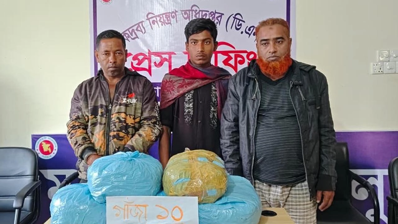 বাগেরহাটে গাঁজাসহ তিন মাদক কারবারি আটক 