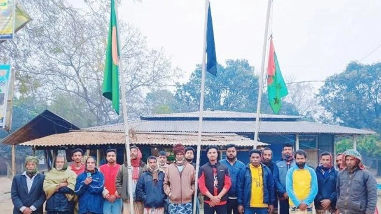 চাঁপাইনবাবগঞ্জে আওয়ামী লীগের পতাকা উত্তোলন