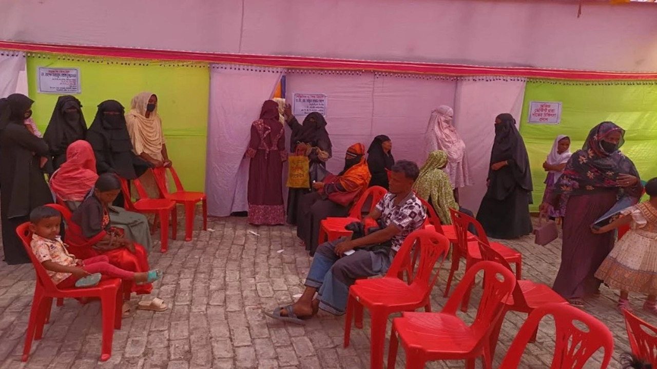 ভাষা শহীদদের প্রতি শ্রদ্ধা জানিয়ে আমতলীতে ফ্রি মেডিকেল ক্যাম্প