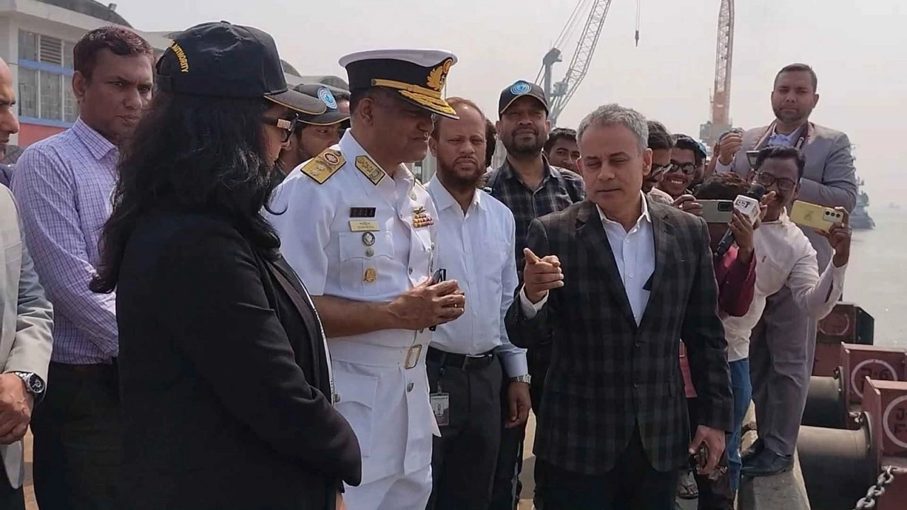 সড়ক পরিবহন ও সেতু, নৌপরিবহন, এবং রেল মন্ত্রী শেখ রবিউল আলম