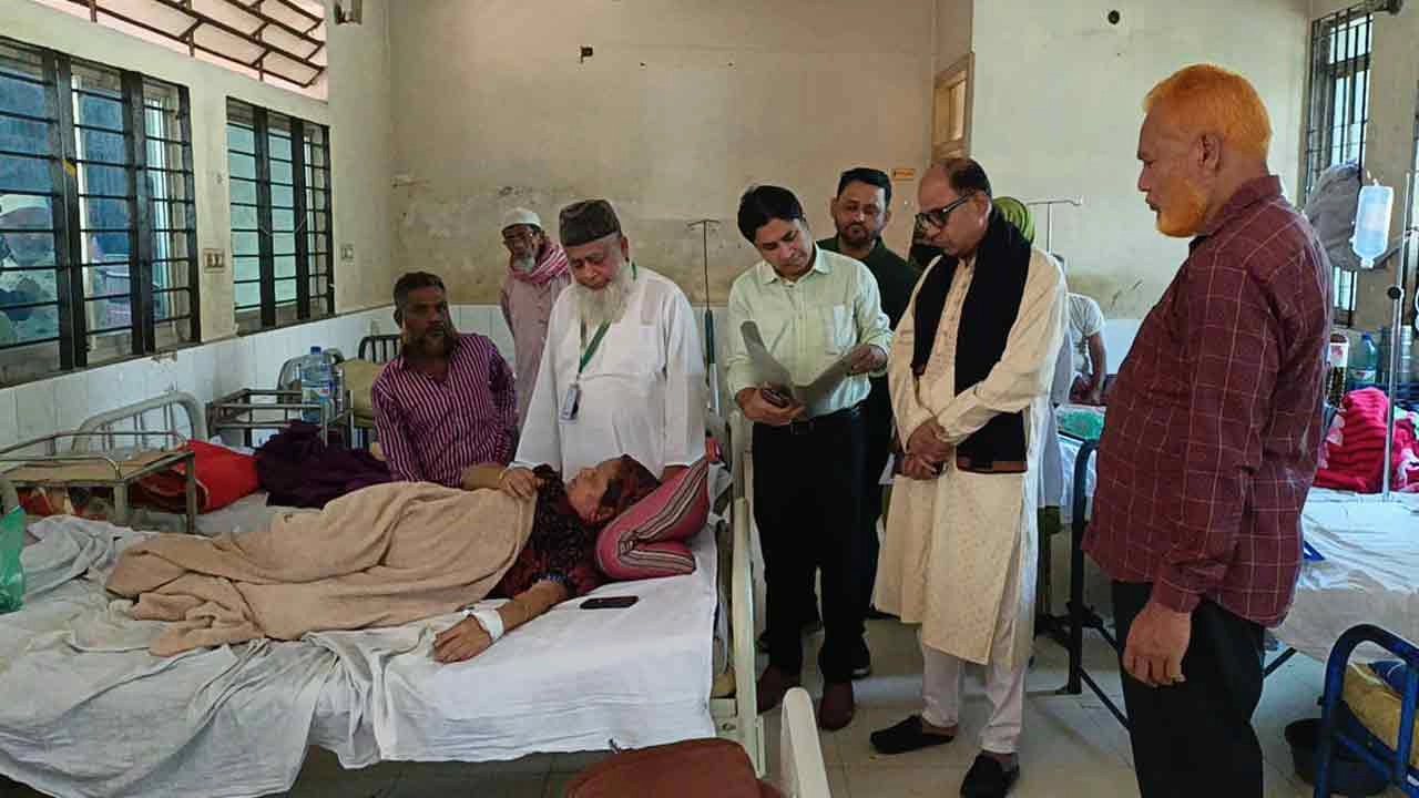 চাঁদপুরের মতলব উত্তর উপজেলা স্বাস্থ্য কমপ্লেক্স আকস্মিক পরিদর্শনে মো. জালাল উদ্দিন এমপি