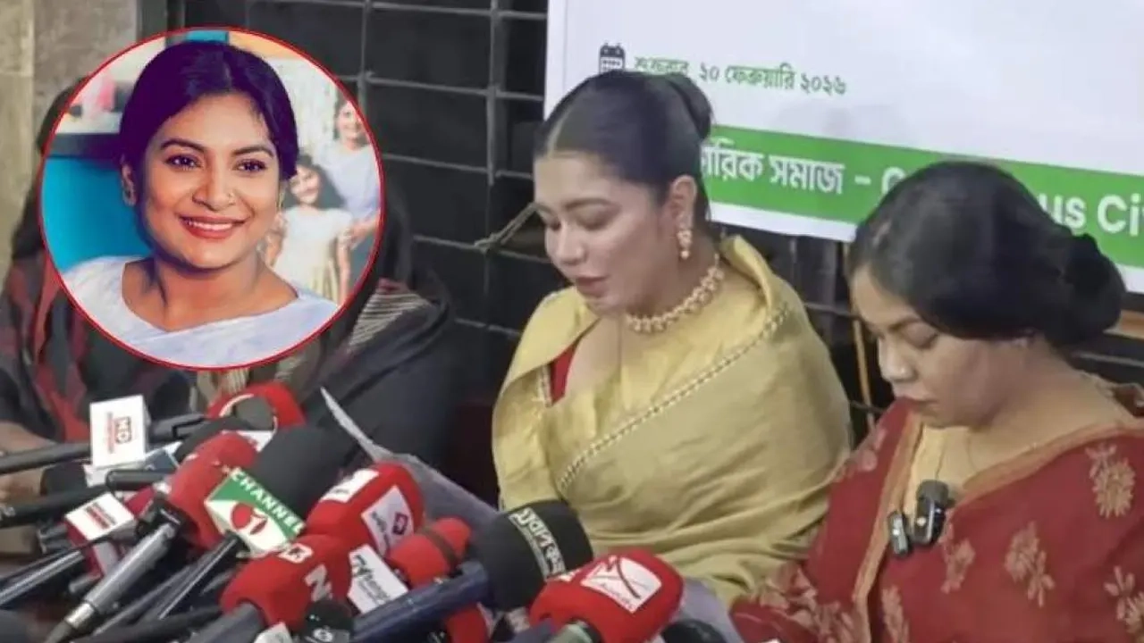 শুক্রবার এক সংবাদ সম্মেলনে জামায়াতের নিবন্ধন বাতিলের দাবিতে প্রধানমন্ত্রীকে দেওয়া স্বারকলিপি পাঠ করেন রোবাইয়াত ফাতিমা তনি, ইনসেটে নীলা ইসরাফির