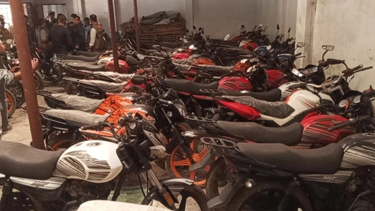 যশোরে ৭৭টি আমেরিকান মোটরসাইকেল জব্দ