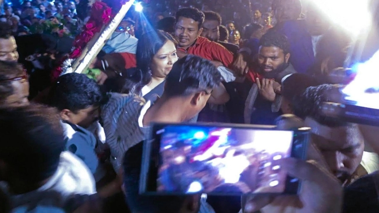 শ্রদ্ধা নিবেদনে রুমিন ফারহানাকে বাধা