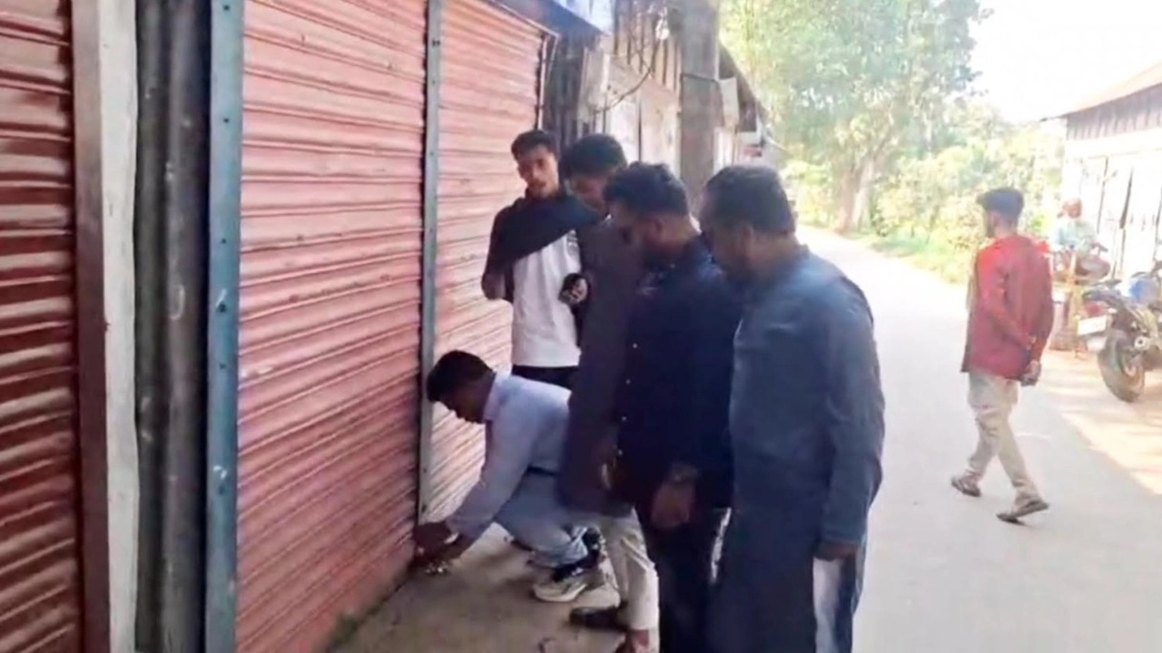 ভিডিও ভাইরালের পর মুন্সীগঞ্জে আ.লীগ কার্যালয়ে তালা দিল এনসিপি নেতারা