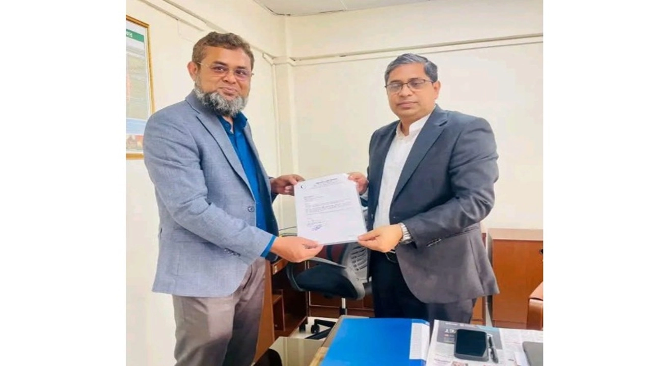 প্রতিমন্ত্রী মীর শাহে আলমের সাথে উপাচার্য ড. মো. কুদরত-ই-জাহানের সাক্ষাৎ