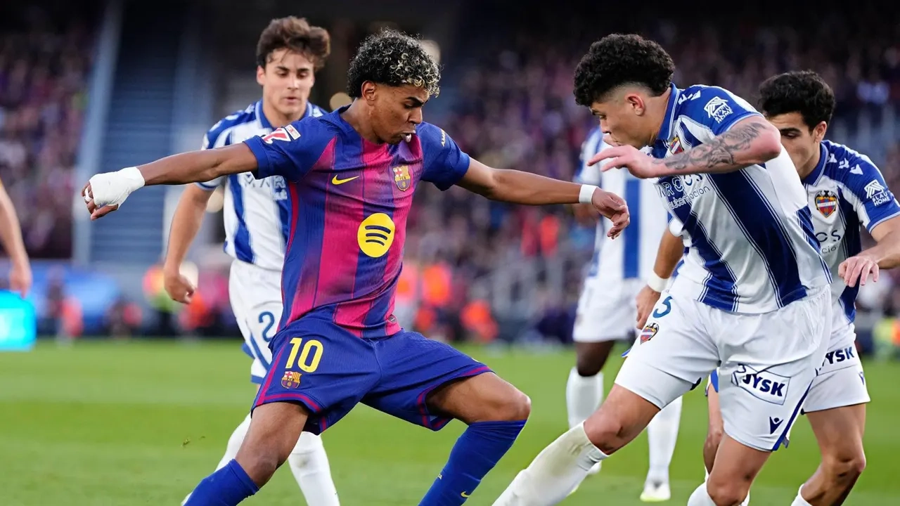 রিয়ালকে টপকে আবারও শীর্ষে বার্সেলোনা 