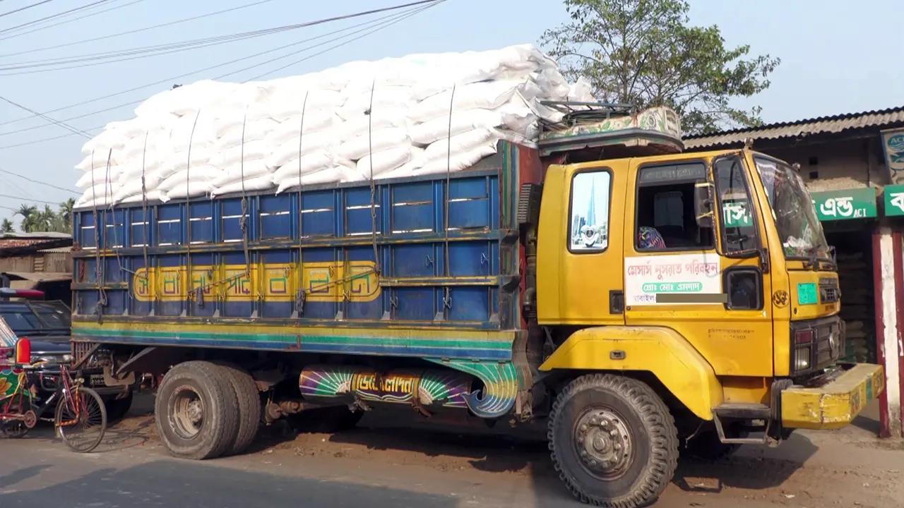 শেরপুরে পাচারের সময় ৯৮০ বস্তা ইউরিয়া সার জব্দ