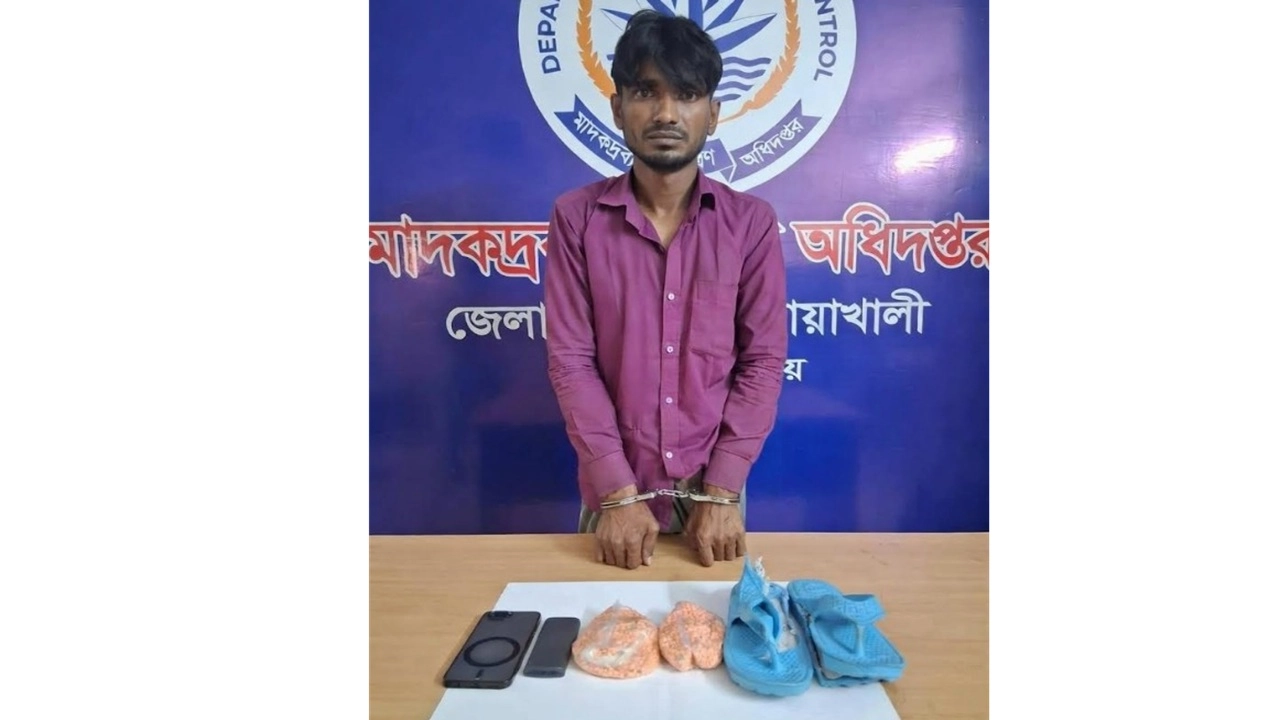 প্লাস্টিক জুতার ভেতর থেকে ২৯৭০ পিস ইয়াবাসহ গ্রেপ্তার ১