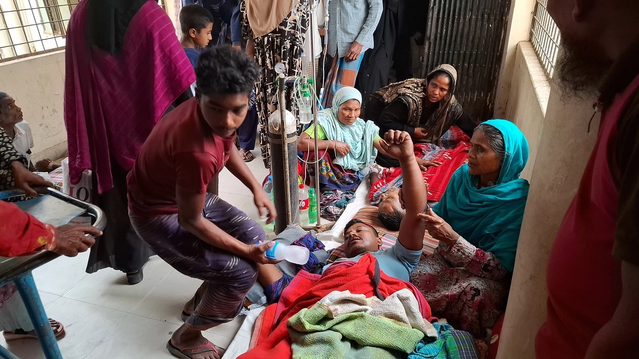 হাসপাতালে সংঘর্ষে আহতরা