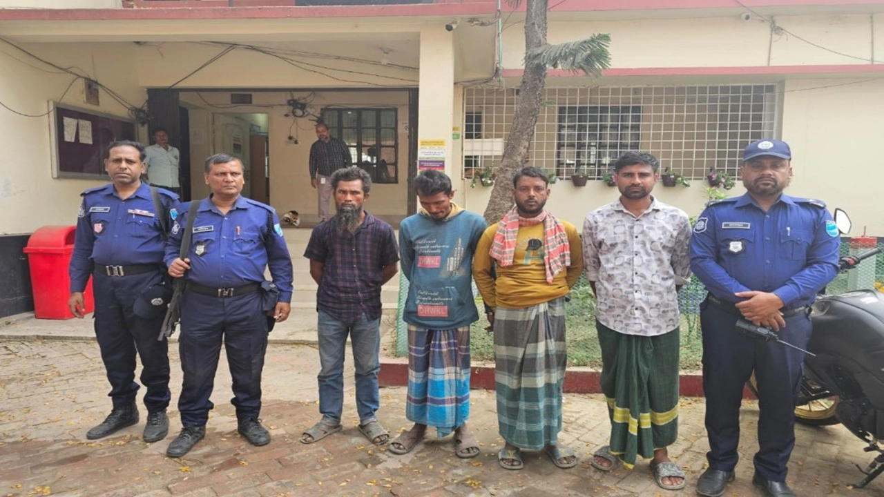 মুন্সীগঞ্জে অবৈধ মাটিকাটায় ৪ জনের ২১ দিন করে কারাদণ্ড