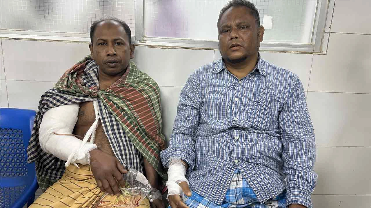 আহত দুই সাংবাদিক