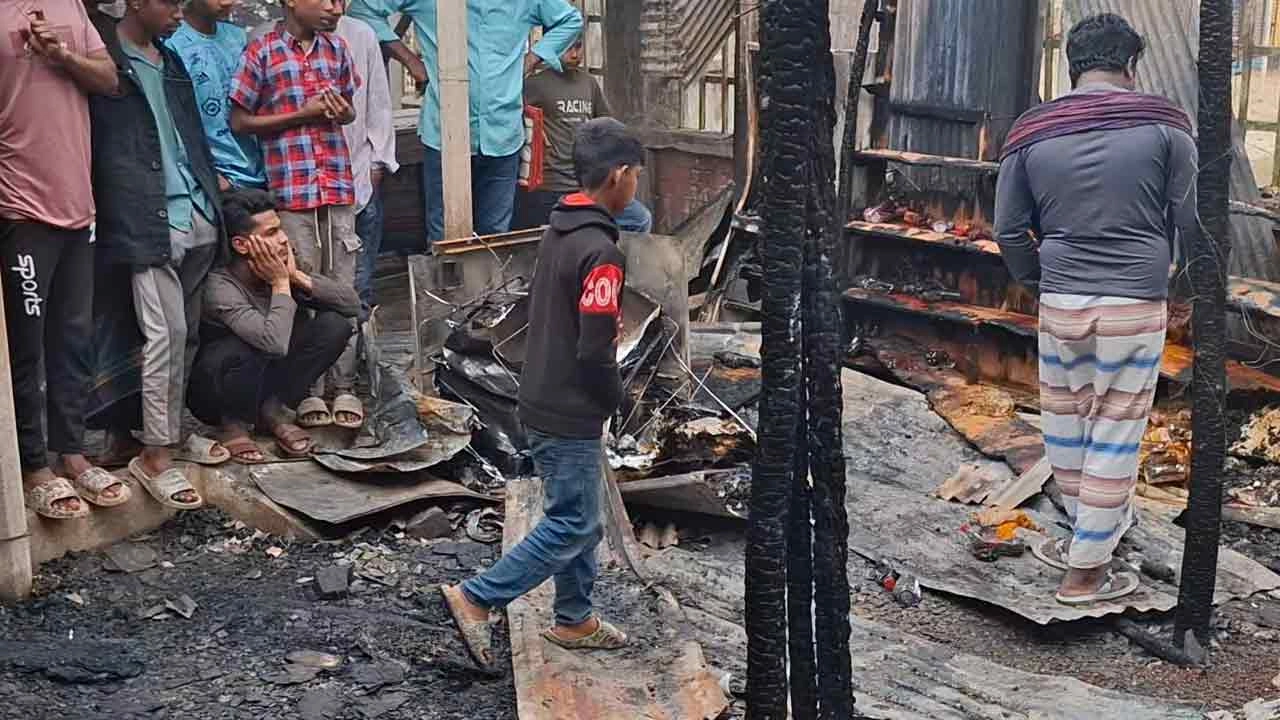 সখীপুর উপজেলার কালিয়ানপাড়া বাজারে অগ্নিকাণ্ডে দুই দোকান পুড়ে ছাই