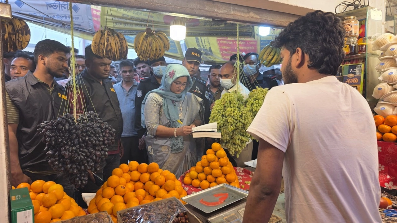 ব্যবসায়ীকে জরিমানা 