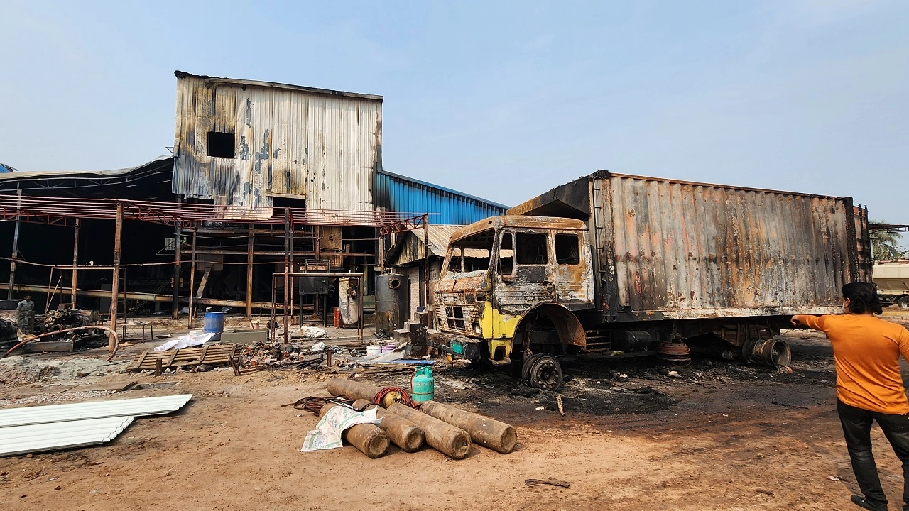 আগুনে ভস্মীভূত ফিড মিল