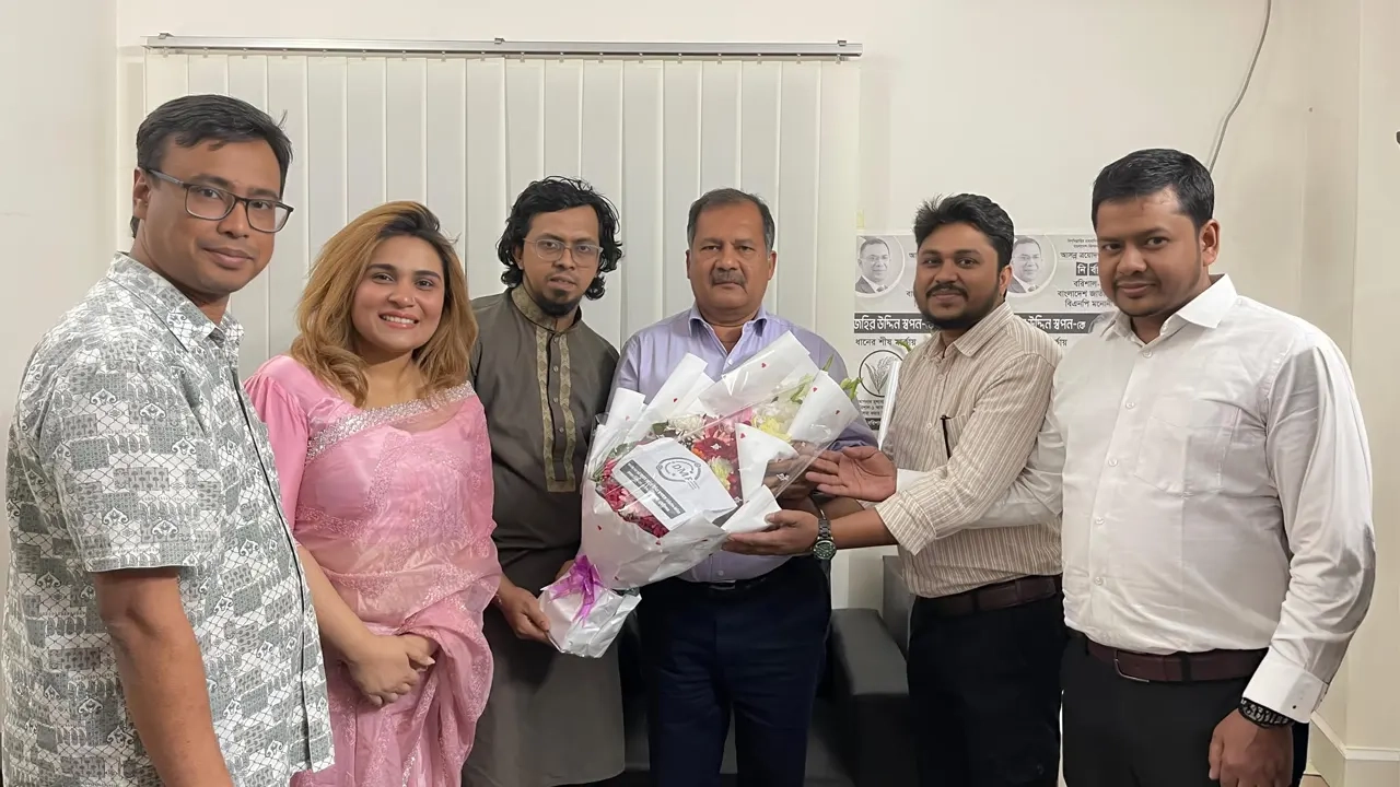 তথ্যমন্ত্রী জহির উদ্দিন স্বপনের সঙ্গে ডিএমএফ নেতৃবৃন্দের সৌজন্য সাক্ষাৎ