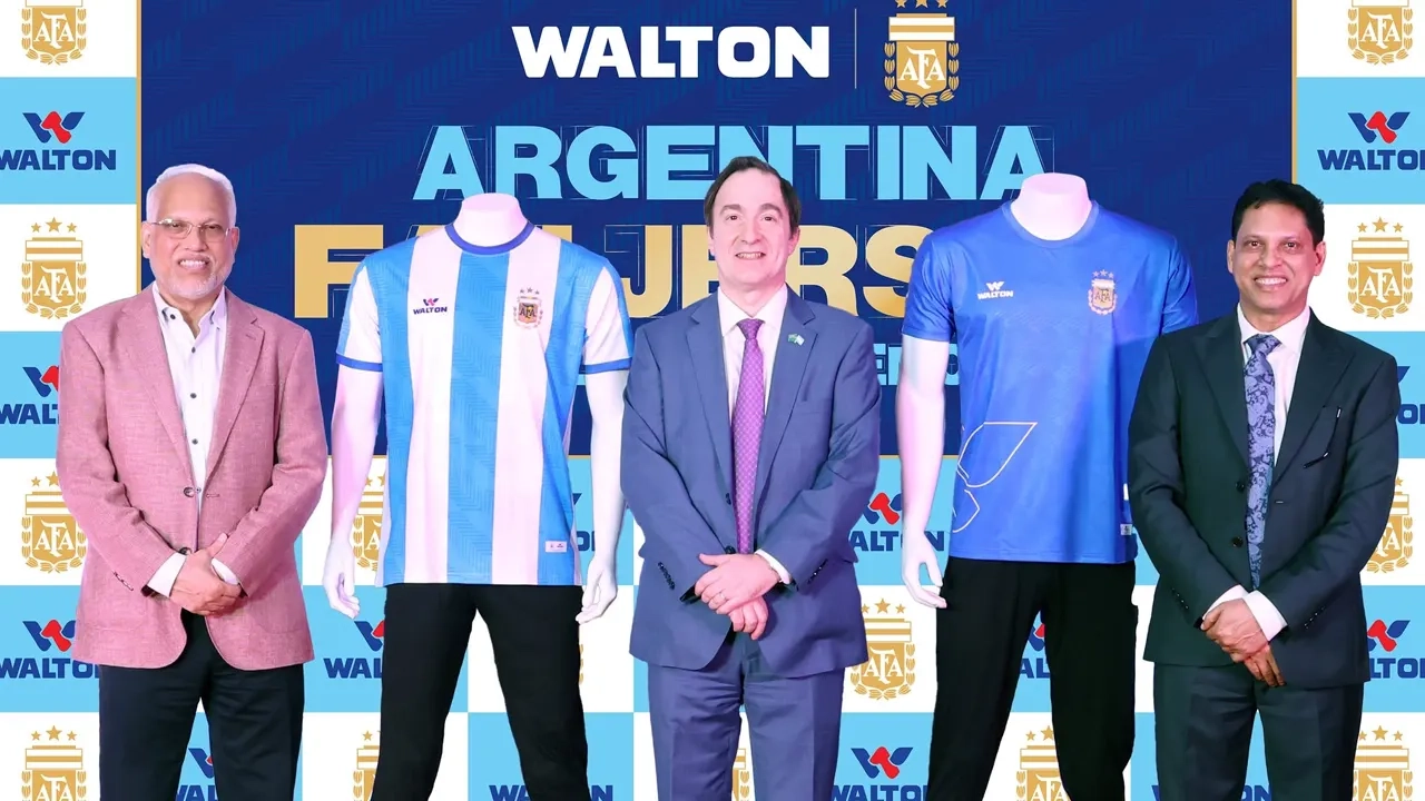 বাংলাদেশে প্রথম আর্জেন্টিনার ফ্যান জার্সি উন্মোচন করলো ওয়ালটন