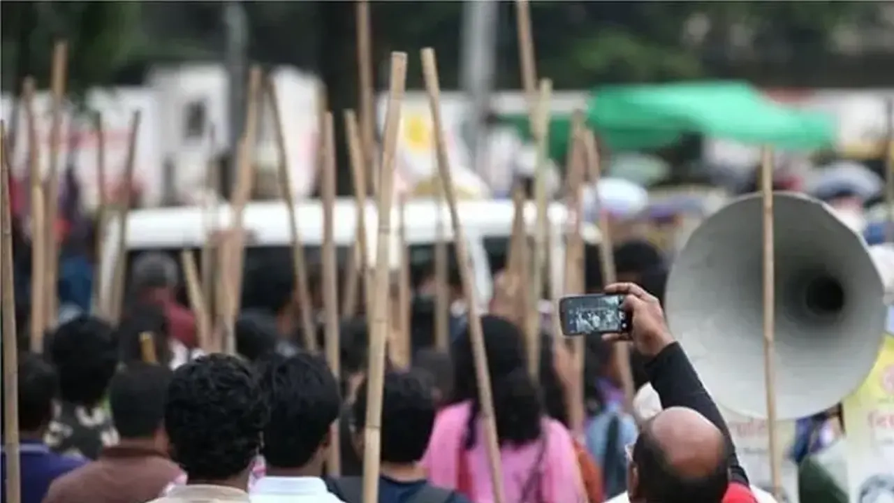 মবের ভয় কাটবে কবে? 