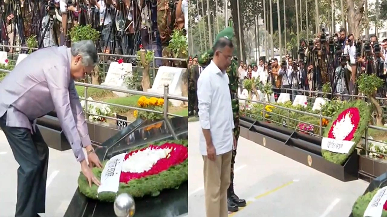 বনানীর সামরিক কবরস্থানে ফুল দিয়ে শহীদদের প্রতি শ্রদ্ধা জানাচ্ছেন রাষ্ট্রপতি মো. সাহাবুদ্দিন ও প্রধানমন্ত্রী তারেক রহমান।