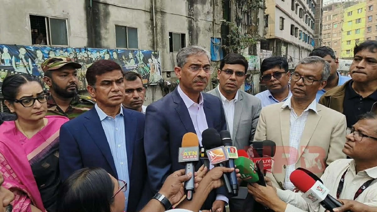 খনন ও পুনঃখনন’ কর্মসূচি বাস্তবায়নের লক্ষ্যে শুভাঢ্যা খাল পরিদর্শনে পানিসম্পদমন্ত্রী