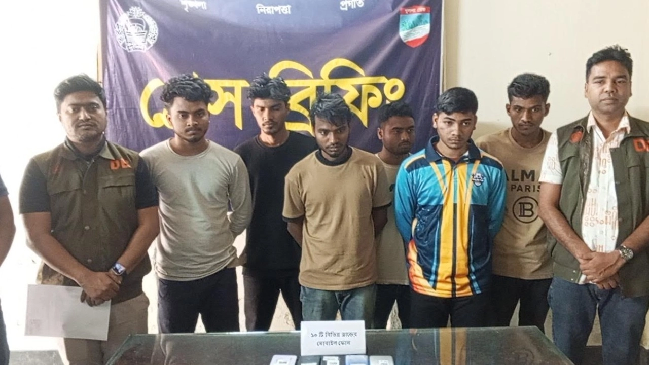 যশোরে অনলাইন জুয়া চক্রের আস্তানায় ডিবির অভিযান