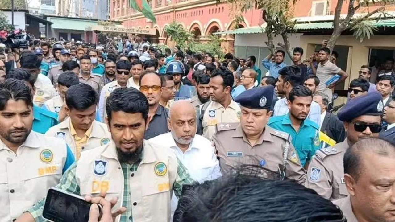 বরিশালে আইনজীবী সমিতির সভাপতি কারাগারে