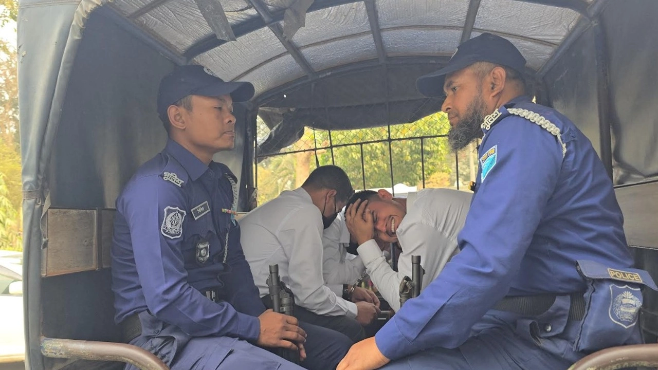 কিশোরগঞ্জে ডিসি অফিসের নিয়োগ পরীক্ষায় প্রক্সিকান্ডে ৯ জন আটক