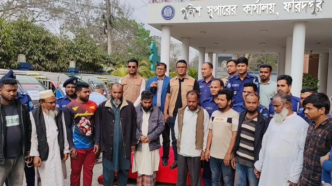 ফরিদপুরে ১৮ ইজিবাইক উদ্ধার